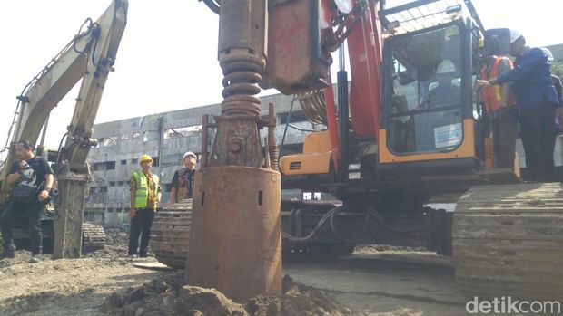 Pembangunan Pasar Johar di Semarang.