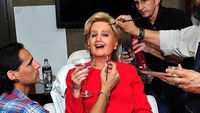 Tentunya kita masih ingat dengan Katy Perry yang tampil dengan kostum Hillary Clinton di perayaan tahun lalu. (Dok. Instagram/katyperry)