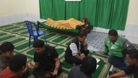 Ke Rumah Warga Cipete yang Tewas, Anies Cek Penanganan Banjir