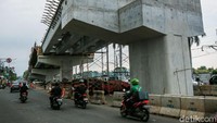 Enam proyek infrastruktur di DKI Jakarta sedang dalam tahap proses pengerjaan. Salah satu proyek tersebut adalah flyover Cipinang Lontar, Jakarta Timur.