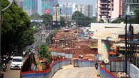 Sebagai informasi, kontraktor pelaksana pembangunan seksi I jalan tol ini adalah Kerja Sama Operasi (KSO) PT Waskita Karya, Hutama Karya dan PT PP yang bertanggung jawab membangun simpang susun penghubung jalan Tol Depok-Antasari dengan Tol Lingkar Luar Selatan di persimpangan depan sekolah High Scoop dengan surat perintah mulai kerja (SPMK) sejak Agustus 2016.