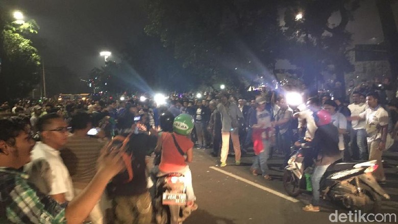 Bubarkan Massa di Depan Istana, Polisi Buka Jl Medan Merdeka Barat Bubarkan Massa di Depan Istana, Polisi Buka Jl Medan Merdeka Barat