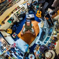 Kamar tidur di Paris, Prancis, milik seorang musisi berusia 30 tahun. Foto: Dok. John Thackwray My Room Project