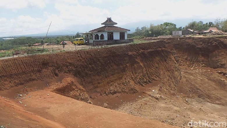Masjid Belum Dibongkar Pengaruhi Proses Pembangunan Jalan Tol Masjid Belum Dibongkar Pengaruhi Proses Pembangunan Jalan Tol