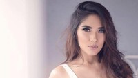 Inilah istri kedua Didi Soekarno. Namanya Garnetta Haruni dan juga dari jagat hiburan. Mereka bercerai pada 2013. Tapi Didi sebelumnya juga pernah menikah dengan perempuan bernama Ade Waroka dan pernikahannya dihadiri oleh SBY. Foto: Instagram/garnettaharuni