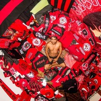 Kamar serba merah milik seorang juru arsip berusia 24 tahun di Rio de Janeiro, Brasil. Foto: Dok. John Thackwray My Room Project