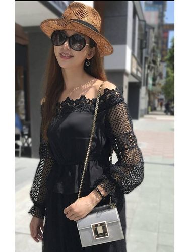 Kamu Tak akan Sangka Model Cantik Ini Sudah Berusia 42 Tahun