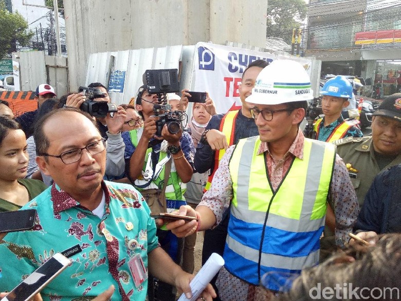 Saat Sandi Nyamar Jadi Wartawan Dengarkan Paparan Walkot Jaksel Saat Sandi Nyamar Jadi Wartawan Dengarkan Paparan Walkot Jaksel