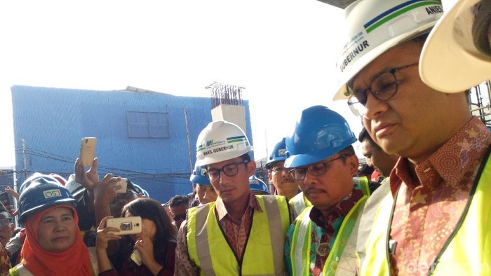 Berduaan Lagi, Anies-Sandi Pantau Proyek MRT di Fatmawati