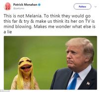 Ssst, Gosipnya Wanita di Samping Donald Trump Ini Melania Trump Palsu