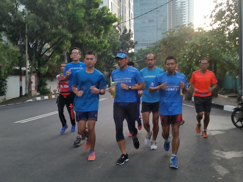Sandiaga Lari Pagi dari Rumahnya di Kebayoran Baru Menuju Monas Sandiaga Lari Pagi dari Rumahnya di Kebayoran Baru Menuju Monas