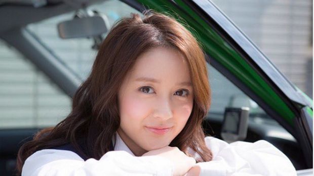 Sopir Taksi Cantik Ini Wajahnya Ngangenin