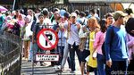 Ratusan Warga Antre Bikin e-KTP di TMII
