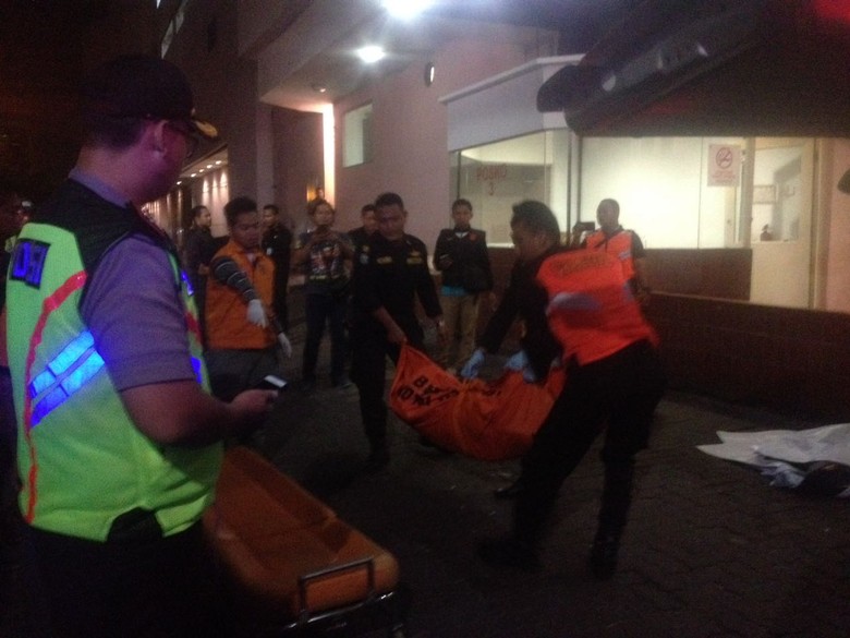 Ini Ciri Pria yang Jatuh dari Lantai 5 Tunjungan Plaza 1 Surabaya Ini Ciri Pria yang Jatuh dari Lantai 5 Tunjungan Plaza 1 Surabaya