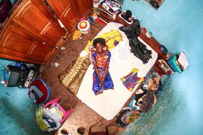 Fotografer John Thackwray telah berkeliling dunia untuk memotret kamar tidur para millennial untuk pameran yang ia beri tajuk My Room Project.  Foto: Dok. John Thackwray My Room Project