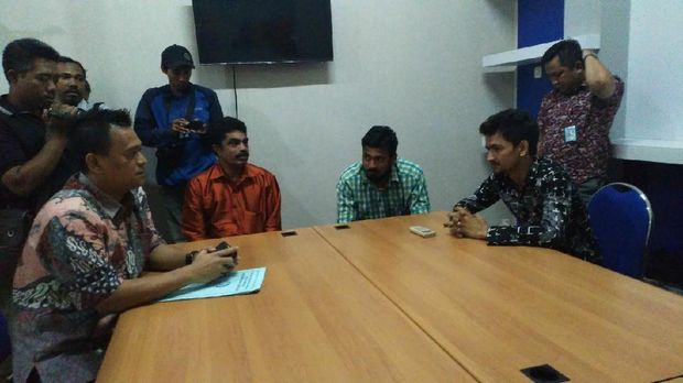 5 WN India ini diduga telah melanggar keimigrasian