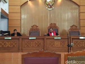 KPK Tak Hadir, Praperadilan AW-101 Ditunda 2 Pekan