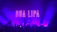 Dua Lipa termasuk penyanyi pendatang baru yang lansung bersinar saat ini. Foto: Twitter