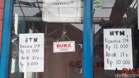 Kolam renang Tirta Kencana ini awalnya milik keluarga, lalu dibuka untuk umum.