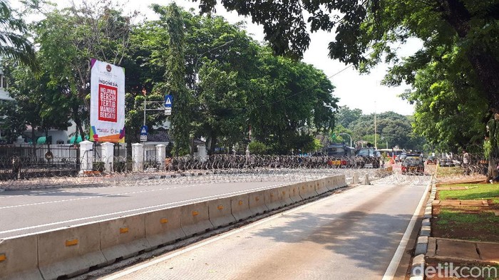 Ada Demo 3 Tahun Jokowi-JK, Jalan Merdeka Barat Ditutup