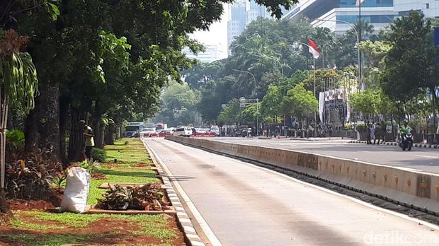 Mobil hanya dapat melintas sampai di depan Kemenkominfo