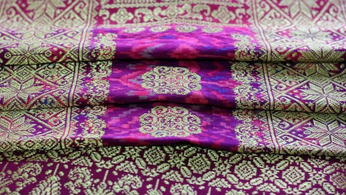 Kain songket khas Sumatera Selatan