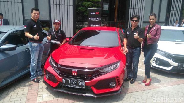 Honda Serahkan Type R ke Tangan Konsumen