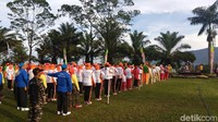 Tea Walk Korpri DKI di Puncak yang dibuka Anies melebar jadi soal kemacetan yang kemudian ikut-ikutan disorot. Pihak Anies kemudian menepis keterangan polisi yang menyebut rombongan Anies menerobos one way dan soal tidak ada koordinasi (Foto: Mochammad Zhacky/detikcom)