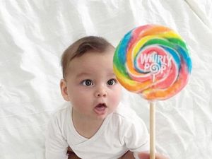 Ekspresi Kocak si Kecil Saat Mupeng Lihat Makanan