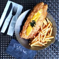Coba <i>Fish and Chips</i> dengan Paduan Saus Telur Asin di Sini
