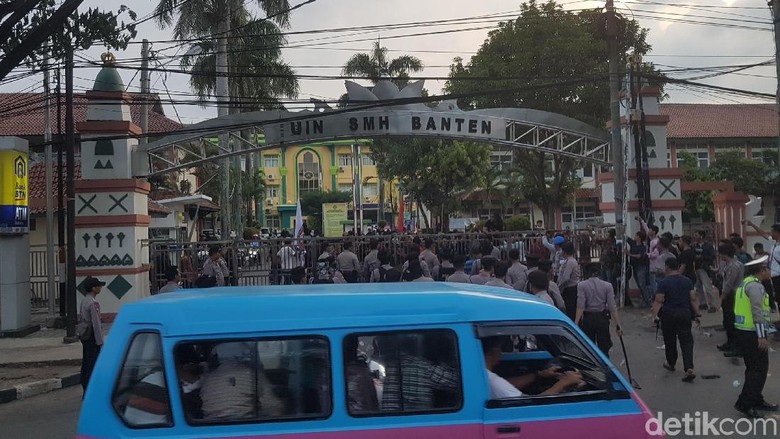 Liput Aksi Mahasiswa, Wartawan di Serang Sempat Dipukuli Oknum Polisi Liput Aksi Mahasiswa, Wartawan di Serang Sempat Dipukuli Oknum Polisi