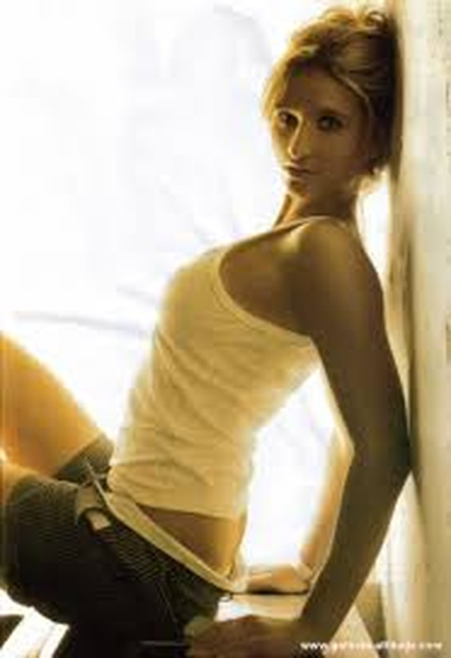 Petenis asal Prancis Tatiana Golovin memiliki kecantikan dan prestasi. Karena kecantikannya dia pun pernah menjadi model untuk majala FHM. Kini Tatiana memutuskan pensiun karena cedera punggung. Foto: dok. Istimewa