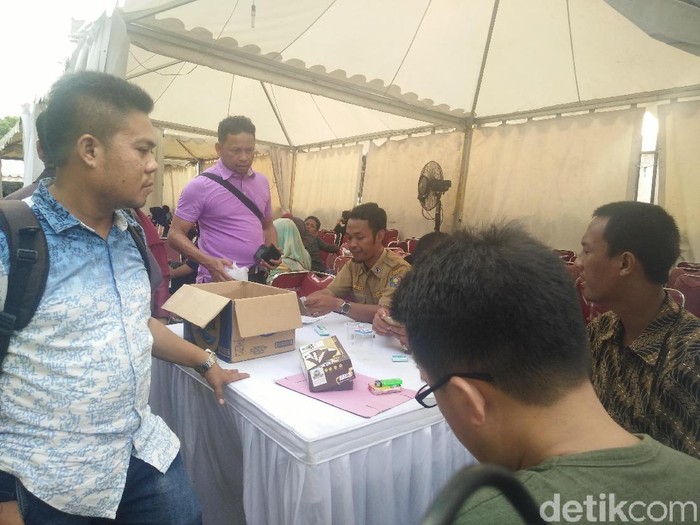 Cerita Penjaga Stan e-KTP di TMII: Kena Semprot hingga Begadang