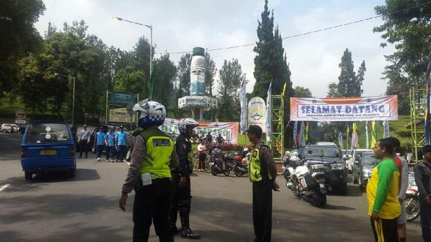 Kepadatan Lalin di Kawasan Tea Walk, Gunung Mas