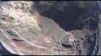 Asap dihasilkan dari penguapan airtanah terpanaskan magma di dalam kawah (Foto: Screenshot video dari BNPB)