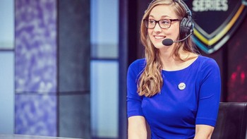 Dia memang bukan gamer. Namun wanita cantik bernama Eefje Sjokz Depoortere namun dia menguasai game karena dia adalah pembawa acara game League of Legends dan sering diundang menjadi talent di LoL World Championship. Skojz juga pernah bermain Unreal Tournament. (Foto: Instagram/eefjah)