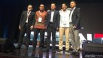 Foto: Saat Sandiaga Pose Boyband Hingga Bangau Terbang