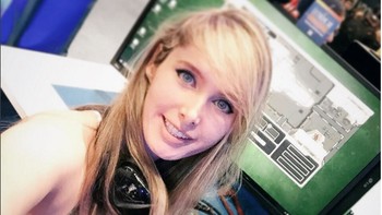 Kaitlyn Richelle, berasal dari Kanada. Dia berhasil menjadi jutawan karena jago bermain game di berbagai kompetisi termasuk StarCraft 2, eSF 2013 World Championships dan 2014 MLG Anaheim. (Foto: Instagram/kaitlynfoxd)