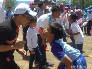 Mengintip Kegiatan Bupati Anas Saat Akhir Pekan Bersama Anak