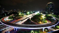 Kota Jakarta juga kerap disebut sebagai Kota yang Tak Pernah Tidur karena hiruk pikuk aktivitas warganya yang tak henti dilakukan dari pagi hingga malam hari. Namun, merebaknya virus Corona di wilayah ibu kota Indonesia itu membuat aktivitas warga di Jakarta tak seramai seperti sebelumnya. AntaraFoto/Rivan Awal Lingga