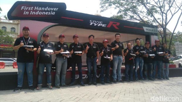 Honda Serahkan Type R ke Tangan Konsumen