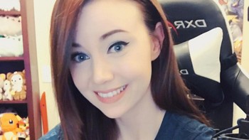 DizzyKitten asal Amerika Serikat, merupakan salah satu gamer berpengaruh di dunia game. Daftar game yang ia sering mainkan diantaranya CS: GO, Super Hexagon, dan Osu. (Foto: Instagram/thedizzykitten)