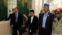 Sebelum Umrah, JK Salat dan Ziarah ke Makam Rasulullah SAW
