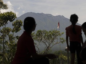 BNPB: Dampak Kerugian Ekonomi Akibat Gunung Agung Capai Rp 2 T