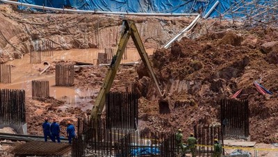 Foto: Proses Pencarian Korban Longsor di Penang Malaysia