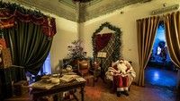 Ini The House of Santa Claus yang begitu populer. Pengunjung bisa masuk dan mengenal Santa Nicholas yang jadi inspirasi sosok Sinterklas (Comune Candela/CNN)