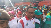 Anies pun hadir bersama istrinya Fery Farhati Ganis. Kehadiran Anies disambut meriah oleh para PNS yang berebut ingin selfie. (Foto: Mochammad Zhacky/detikcom)