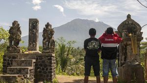Foto: Gunung Agung, Sebulan dalam Status Awas