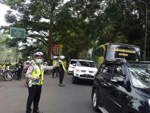 Ciawi Arah Gunung Mas Macet 10 Km