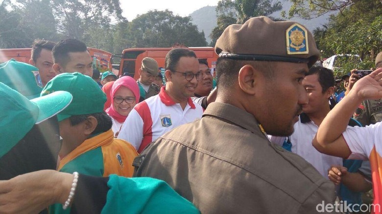 Sejak 5 Tahun Lalu, Baru Anies-Sandi yang Hadiri Tea Walk Korpri DKI Sejak 5 Tahun Lalu, Baru Anies-Sandi yang Hadiri Tea Walk Korpri DKI